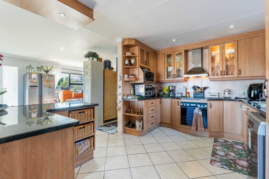 4 Bedroom Property for Sale in Menkenkop Western Cape